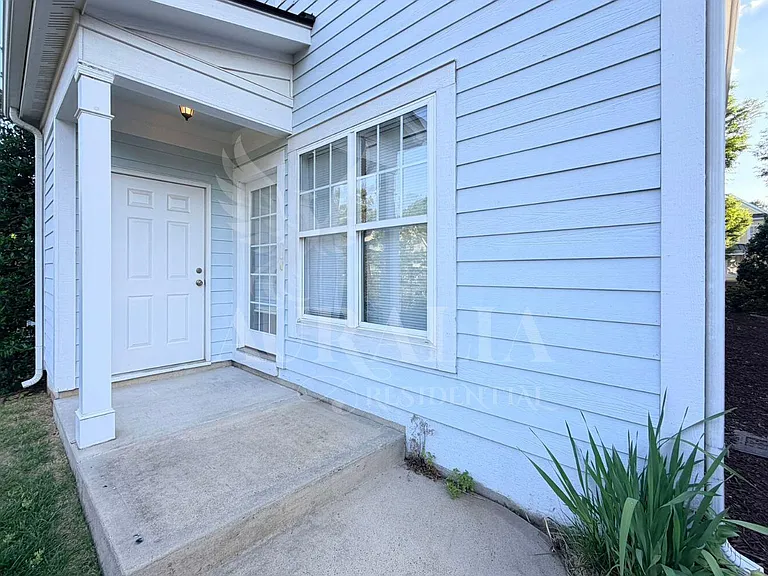7754 Acc Blvd — Photo 36