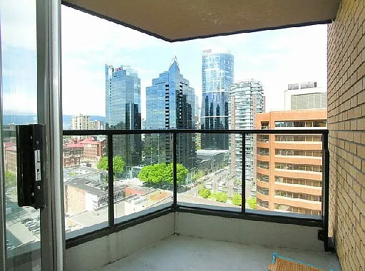 1189 Howe St #2102 — Photo 8