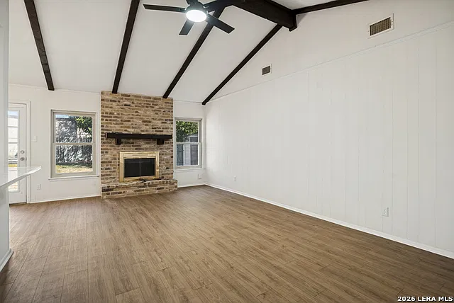 3 bed, 2.0 bath, 1692 sqft, $2,100 — Photo 3