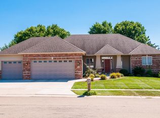 3034 Oakview Dr NE, Rochester, MN 55906