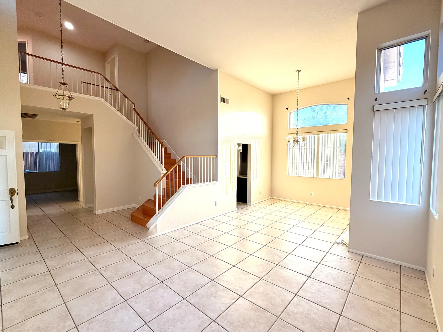 4 bed, 1974 sqft, $3,500 — Photo 3