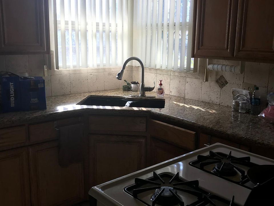 2nd image of 3076 Genevieve St