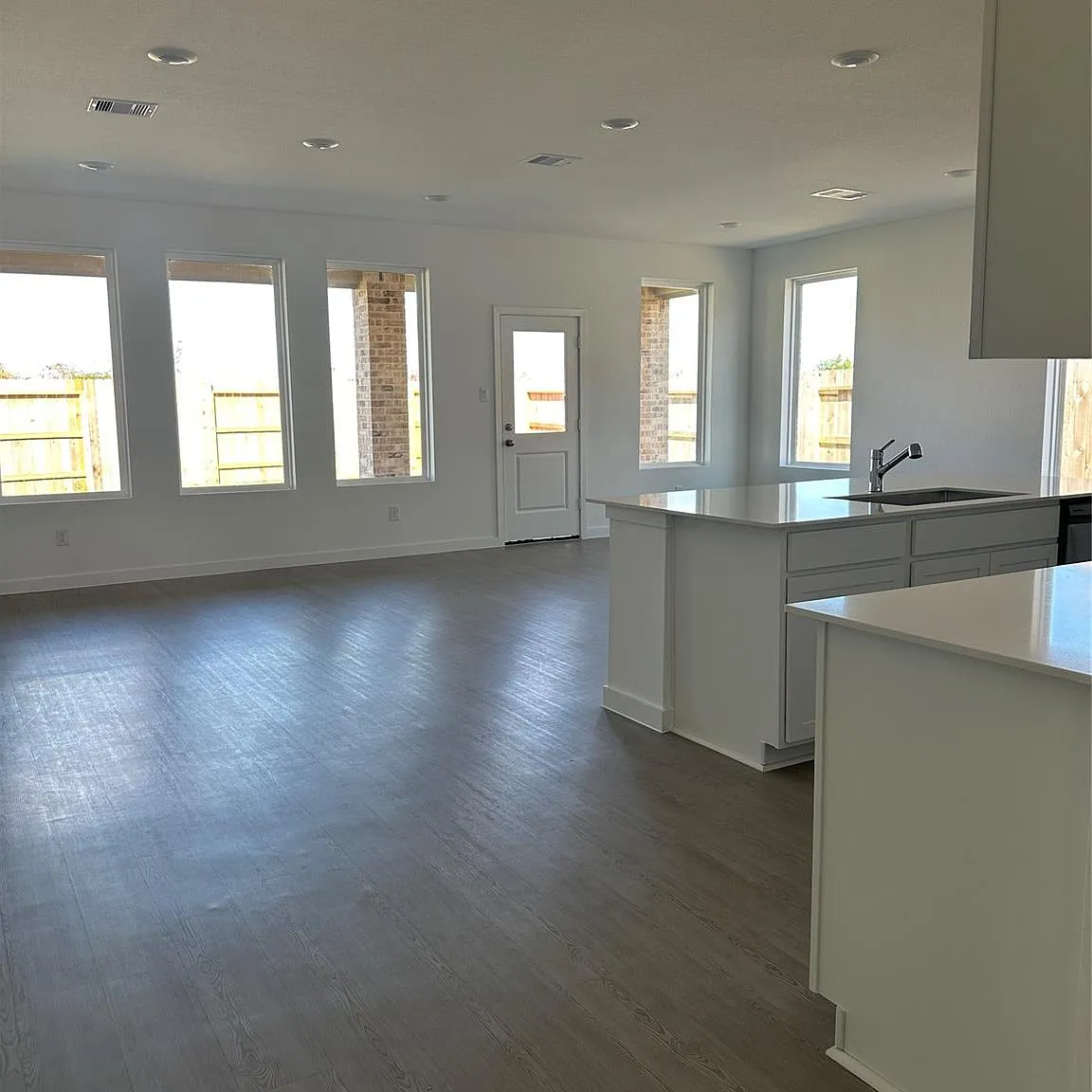 4 bed, 2.0 bath, 2060 sqft, $2,800 — Photo 4