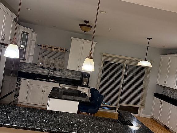 5th image of 104 S Myrtle Ave