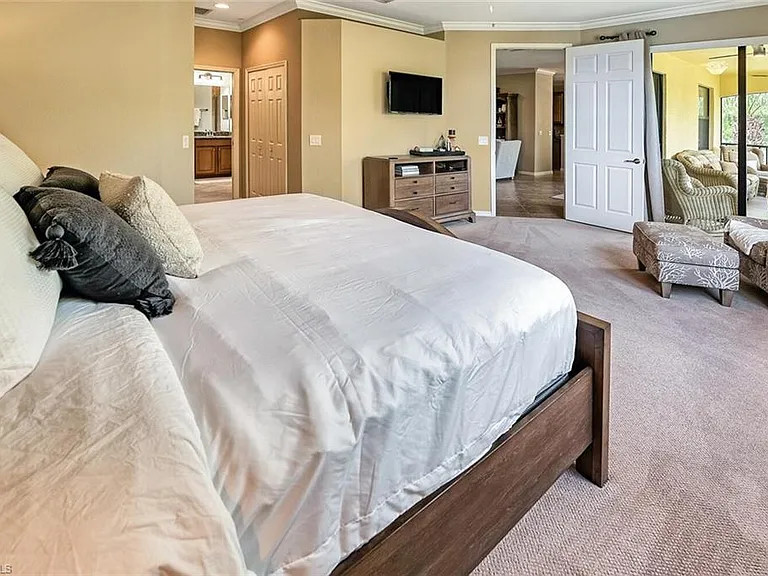 9107 Napoli Ct #201 — Photo 16