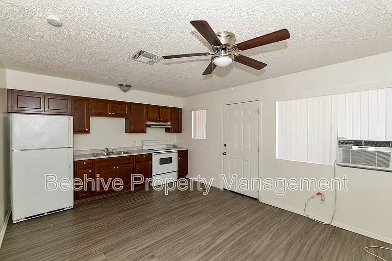 1502 E Adams St #2