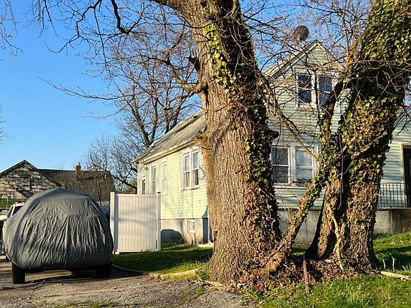 3rd image of 622 Hillside Ct