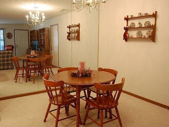 3rd image of 703 Villa Dr