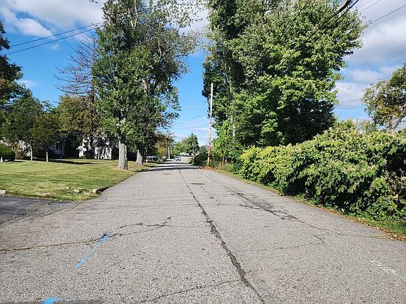 5th image of 187 Railroad Ave