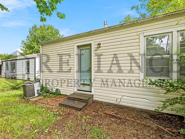 1401 W Calvert St — Photo 12