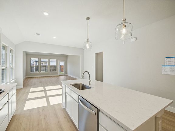 4th image of 2273 Vista Way