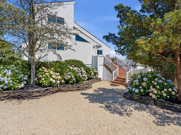 16 Meadow Lane, Westhampton Beach, NY 11978