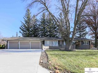 419 Skyline Dr, Elkhorn, NE 68022