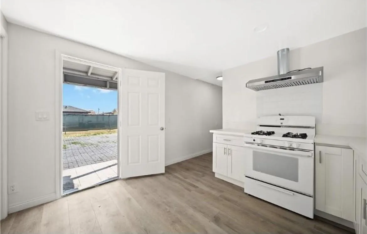 1 bed, 420 sqft, $1,800 — Photo 1