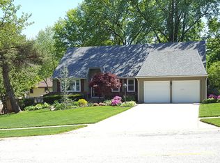 11109 W 99th St, Overland Park, KS 66214