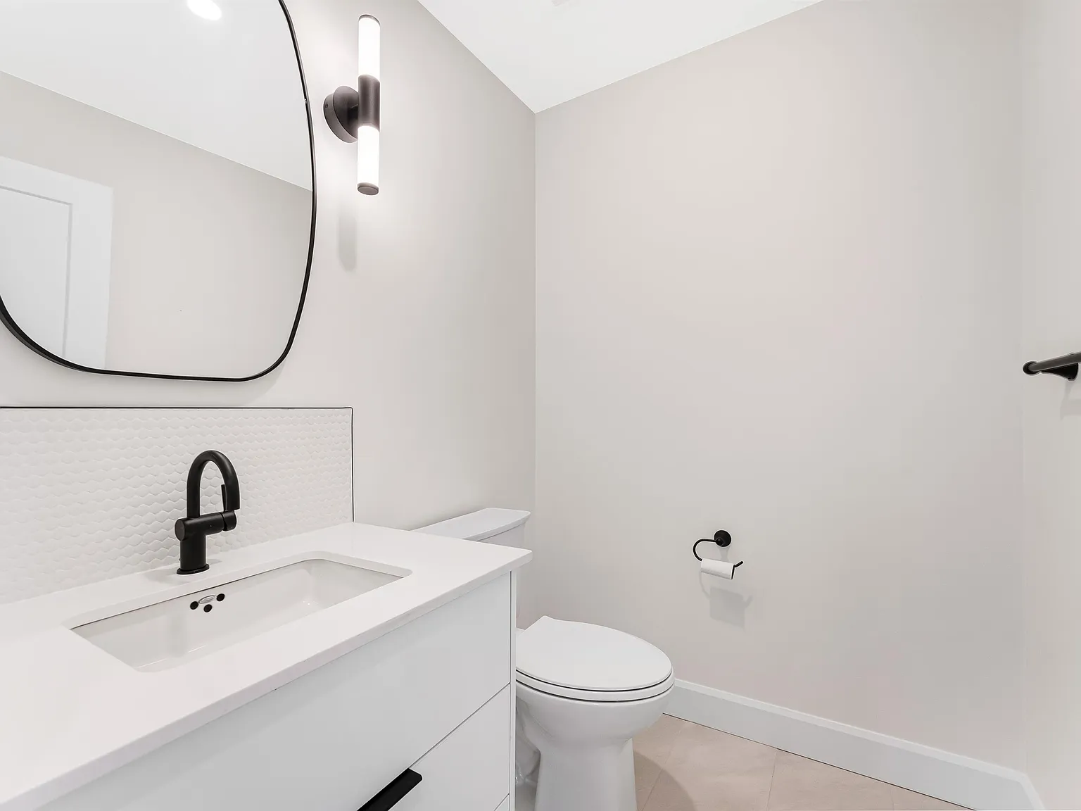 847 Woodroffe Avenue — Photo 4