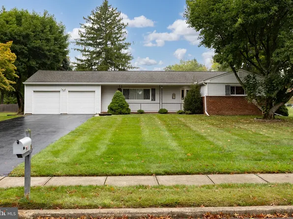5 Mattatuck Ln, Ewing, NJ 08618