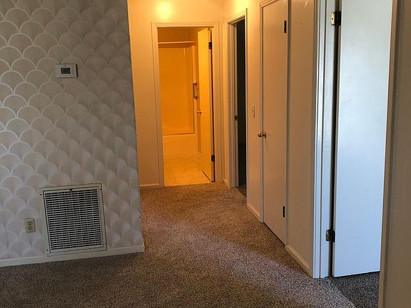 2nd image of 912 Bagwell Dr #1