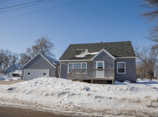 411 Columbia Ave, Morris, MN 56267