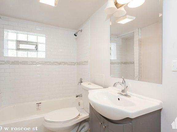 2nd image of 2929 W Roscoe St #426