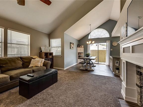 4th image of 927 Azalia Dr