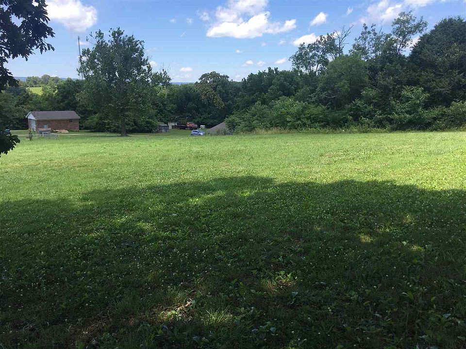 2nd image of 2426 Clancy Ave