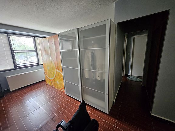 5th image of 201 Saint Pauls Ave APT 1W