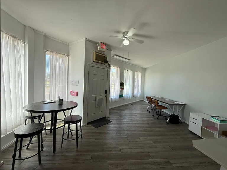 993 Main St — Photo 1