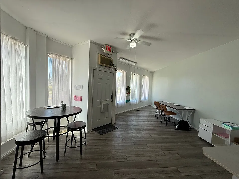 993 Main St