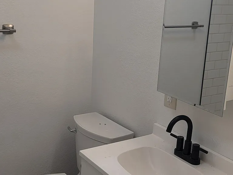 1023 Shady Acres Ln — Photo 9