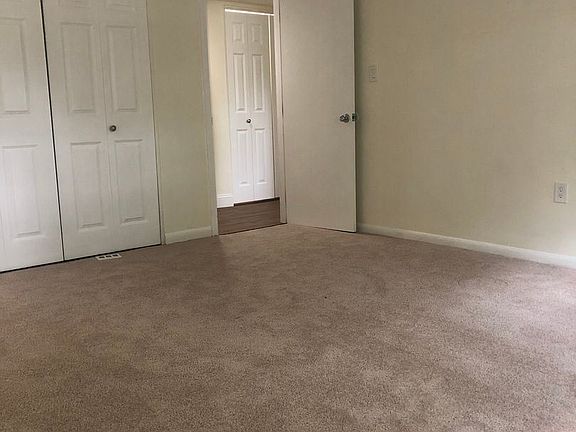 3rd image of 100 Edgelawn Ave APT 1