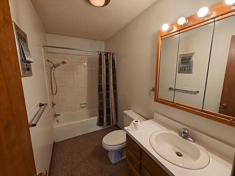 321-1 E Mechanic St — Photo 5