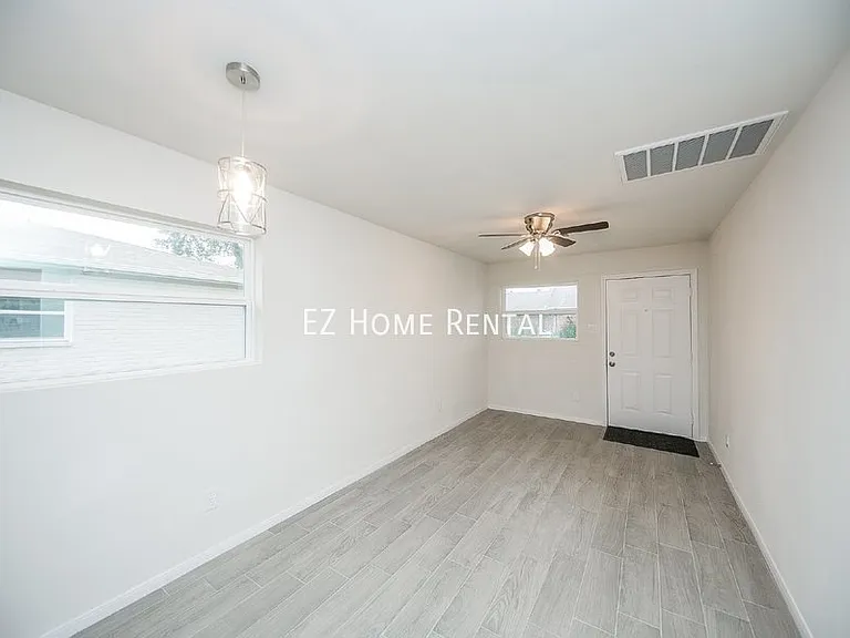5042 Mallow St #B — Photo 2