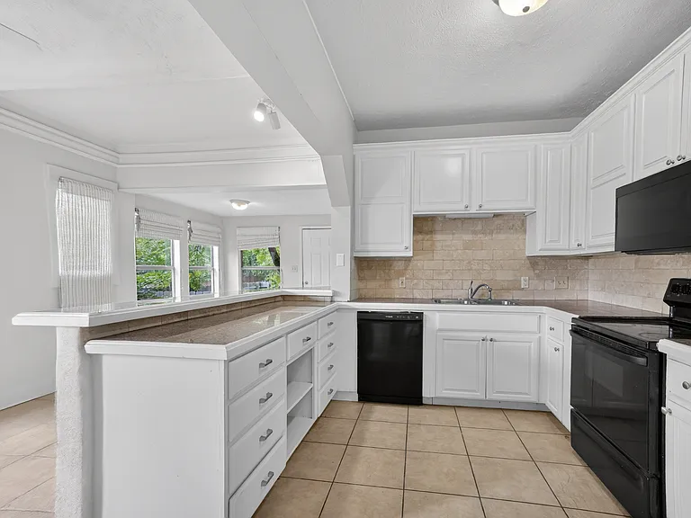 2601 S University Dr — Photo 17