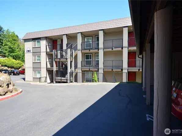 9517 NE 180th Street #B-103, Bothell, WA 98011