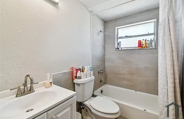 2 bed, 702 sqft, $1,900 — Photo 4