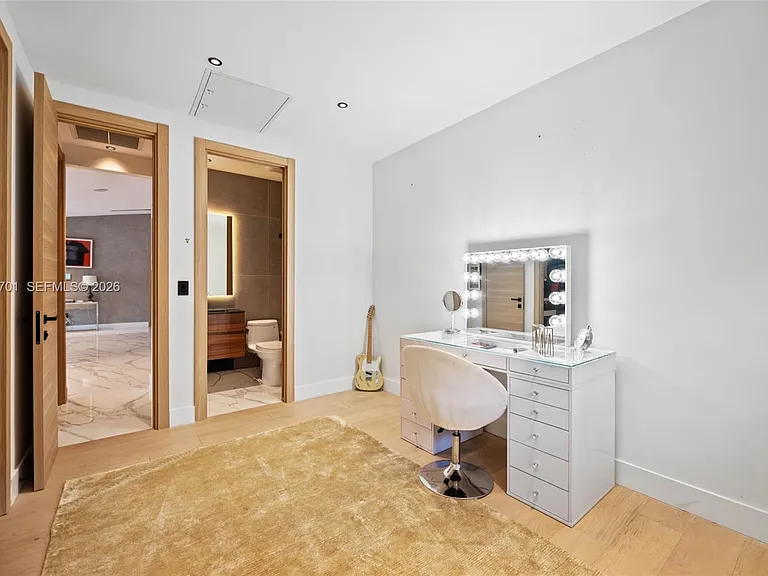 16431 NE 34th Ave — Photo 32