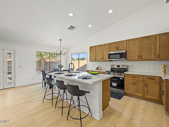 5th image of 14904 W HONEYSUCKLE Lane