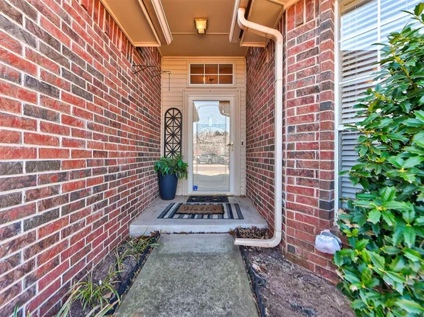 428 McDonald Dr, Edmond, OK 73034