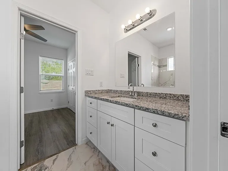 323 Gabriel St #101 — Photo 19