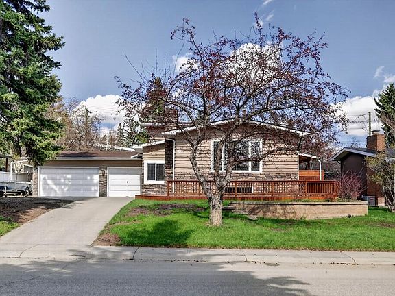 2nd image of 8 Slocan Rd SW