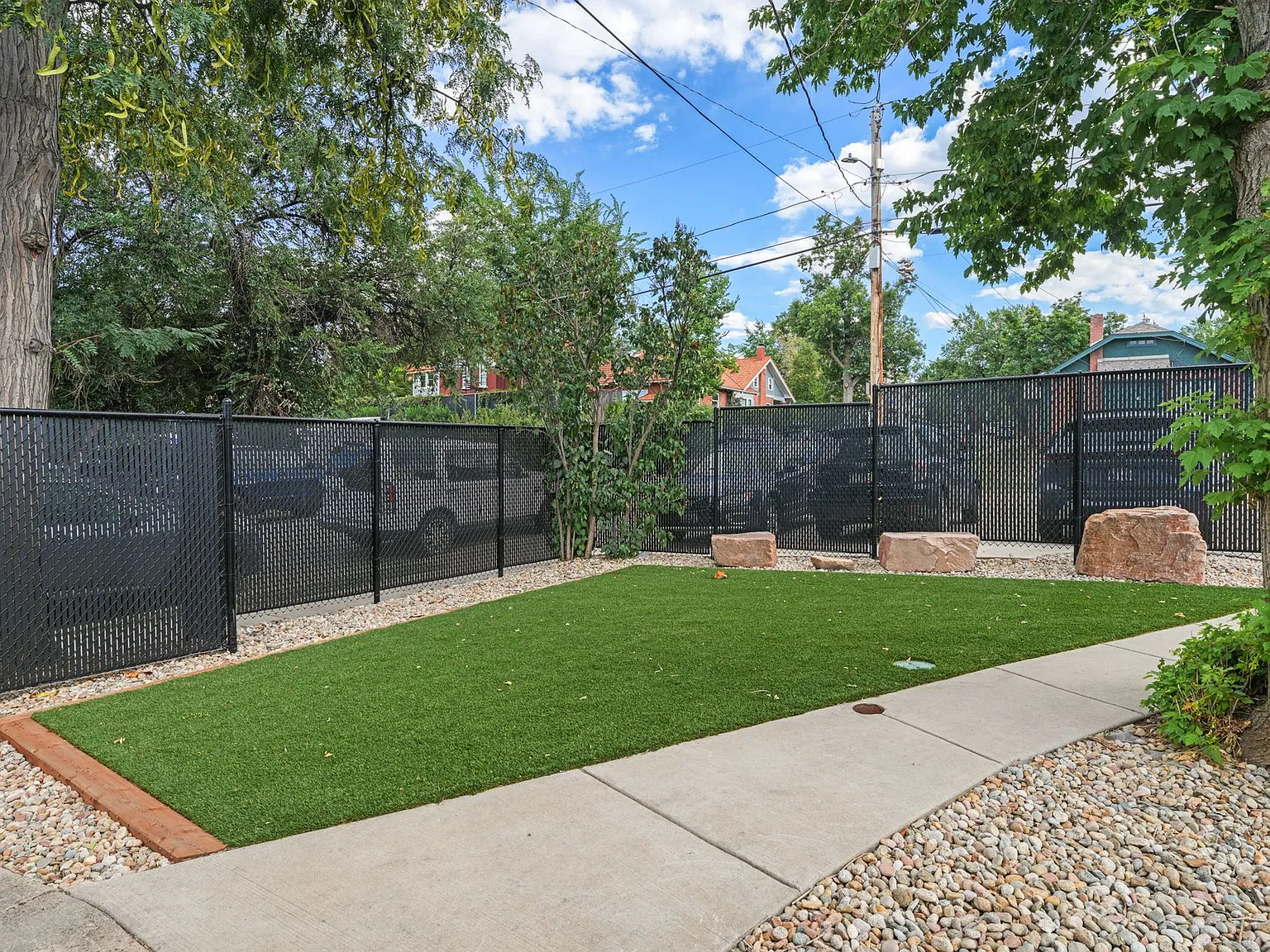 980 University Ave. — Photo 1
