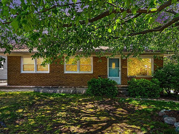2nd image of 2117 Edwin Pl