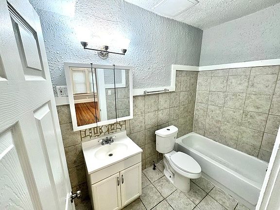 4th image of 3007 W Estrella St #1