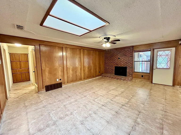 3904 Woodbury Ct — Photo 4