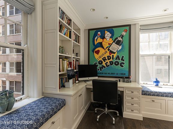 4th image of 227 E Delaware Pl #7C
