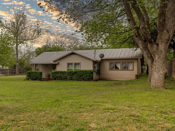 709 W Schubert St, Fredericksburg, TX 78624