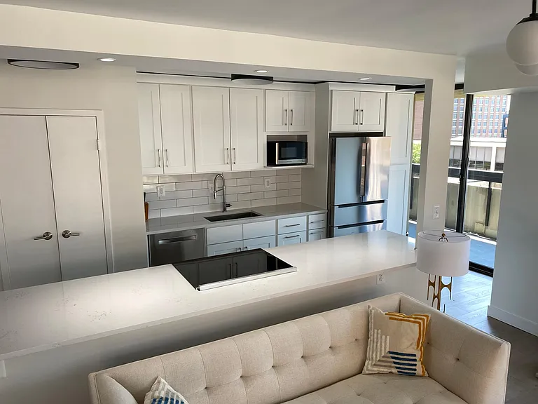 400 Madison St #403 — Photo 9