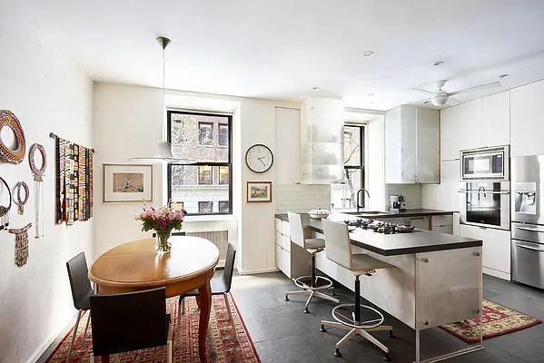 Sold by Warburg | media 26