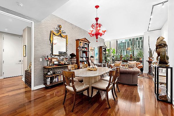 1st image of 101 Warren St APT 880